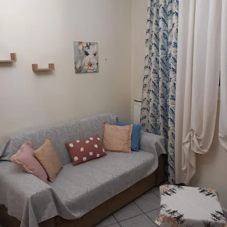 Poly's Cozy Apartment Volos
