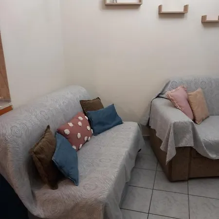 Poly's Cozy *