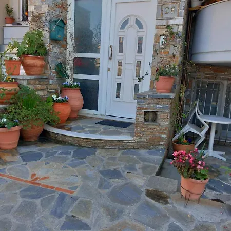 Poly's Cozy Apartment Volos